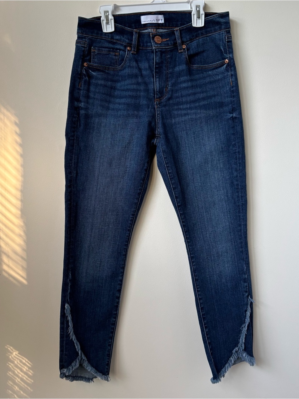 Ann Taylor Loft Women's Blue Jeans Size 6 Petite 28 Waist Frayed Bottoms
